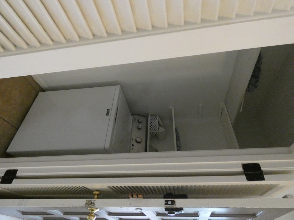 2203 Western Trails Boulevard, Unit B Austin, TX 78745 - Photo 10 of 33 a utility room with dryer and washer