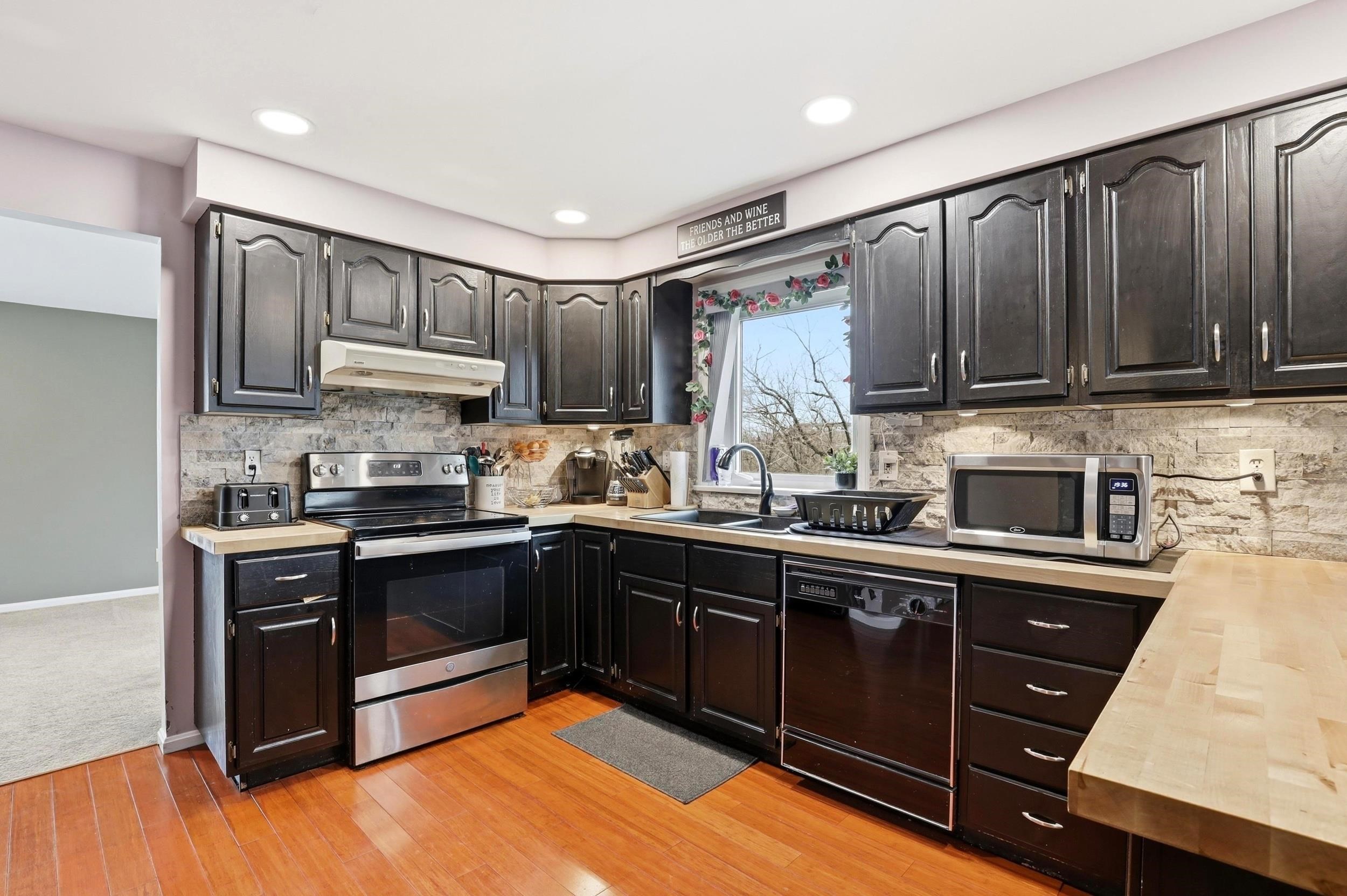 147 Leewood Street Manchester, NH 03103 - Photo 11 of 36