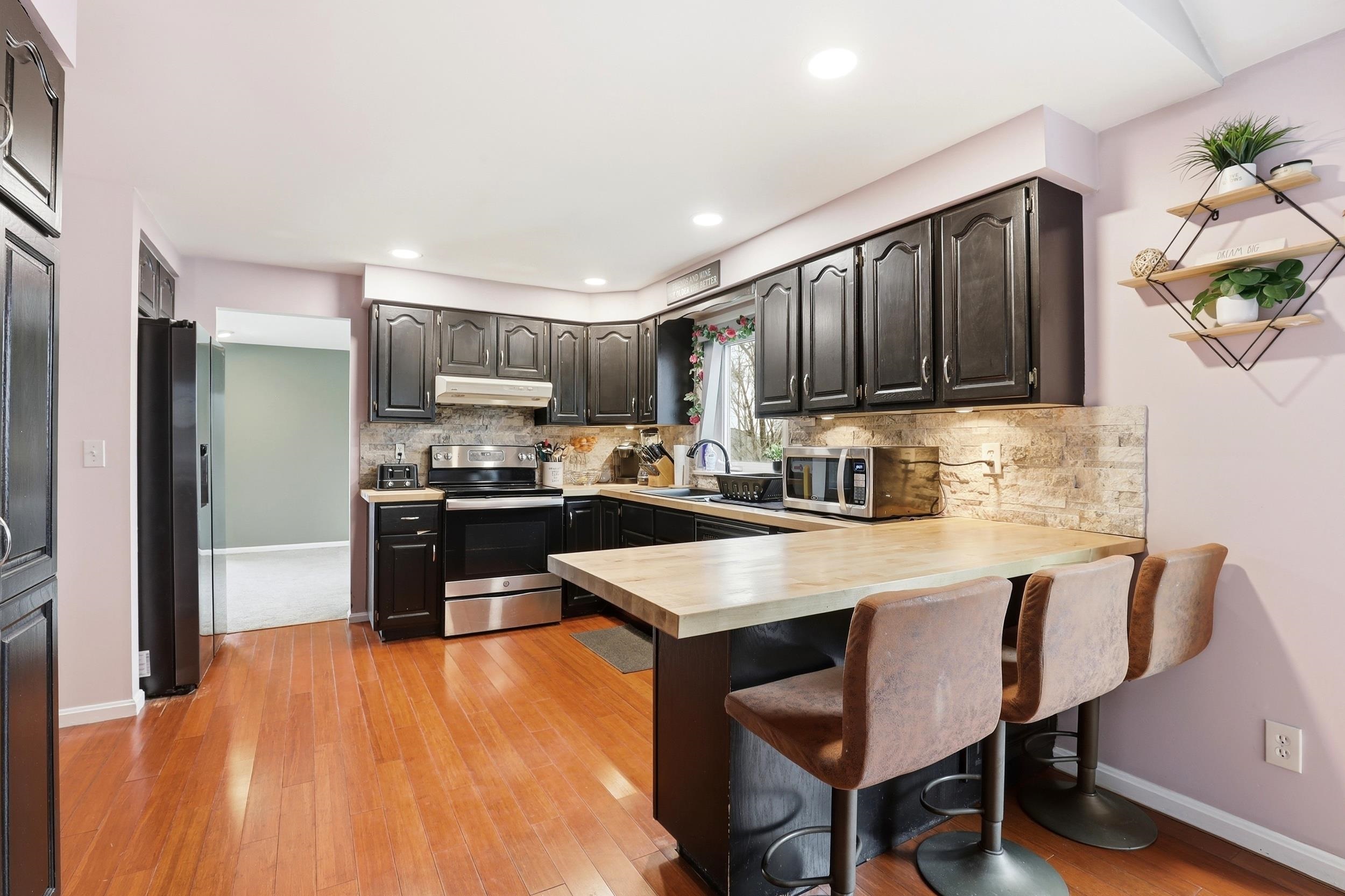 147 Leewood Street Manchester, NH 03103 - Photo 13 of 36