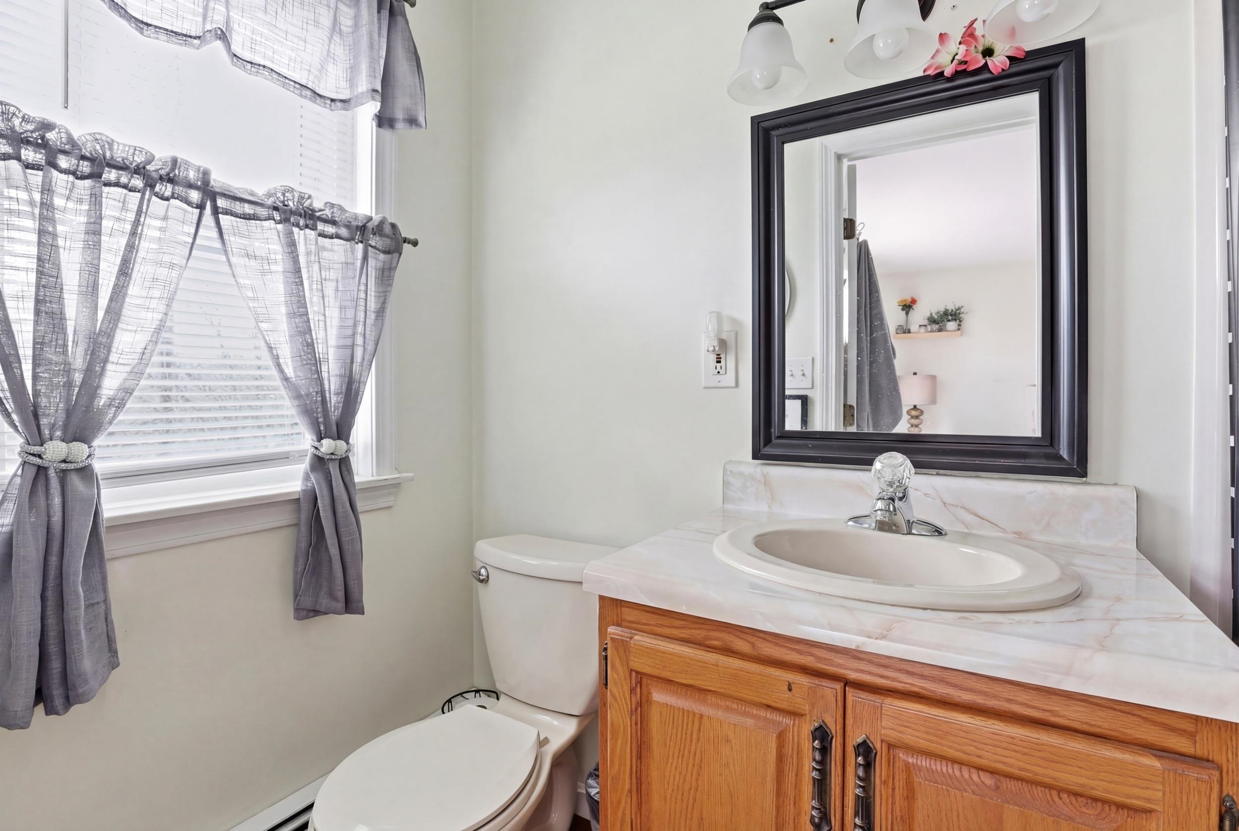 147 Leewood Street Manchester, NH 03103 - Photo 19 of 36