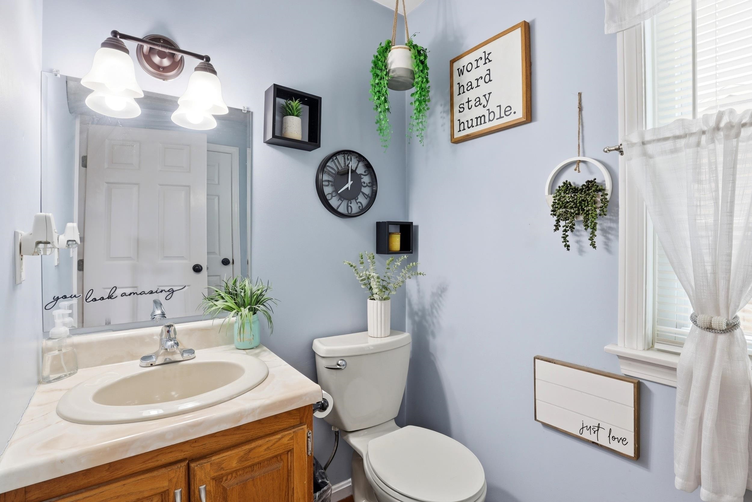 147 Leewood Street Manchester, NH 03103 - Photo 22 of 36