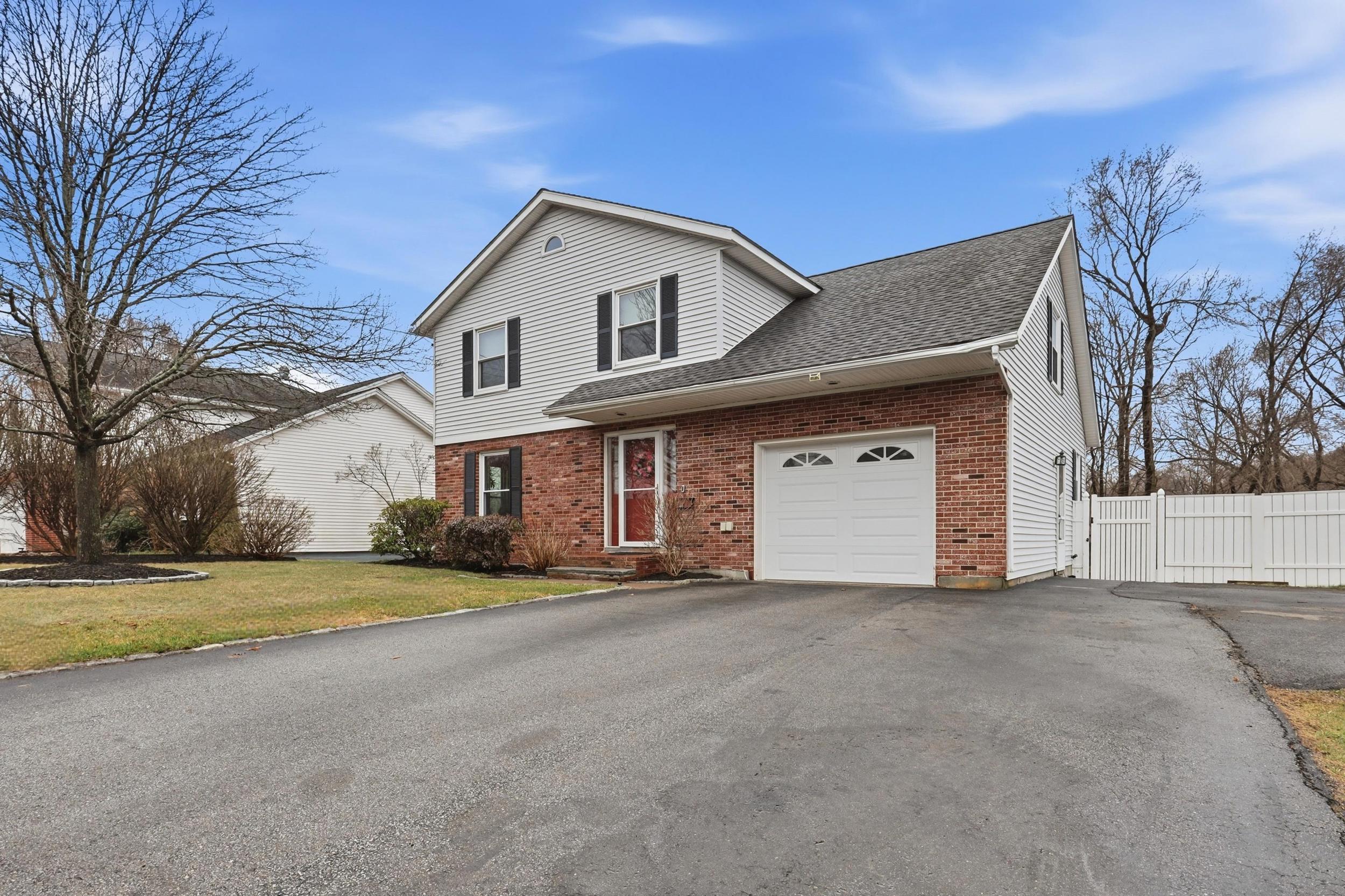 147 Leewood Street Manchester, NH 03103 - Photo 4 of 36