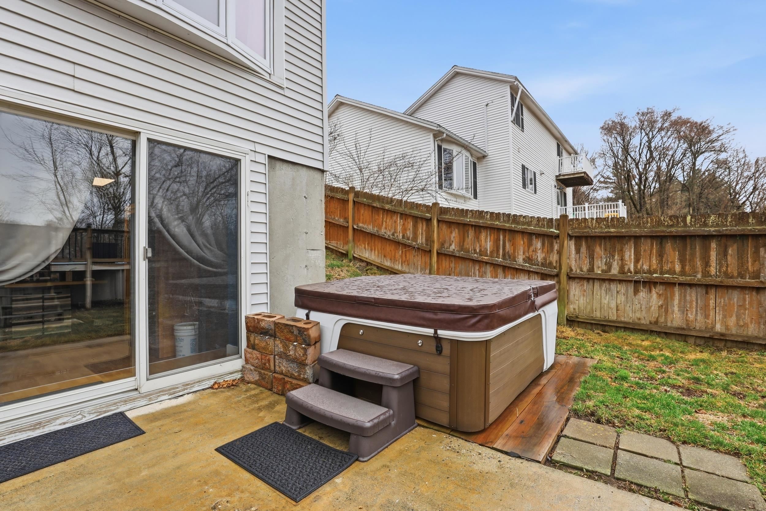 147 Leewood Street Manchester, NH 03103 - Photo 7 of 36