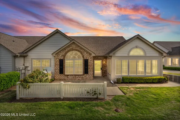 $295,000 | 8686 Parkview Oaks Circle, Unit 87, Olive Branch, MS 38654