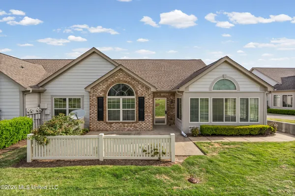 $295,000 | 8686 Parkview Oaks Circle, Olive Branch, MS 38654