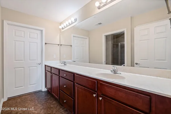 $295,000 | 8686 Parkview Oaks Circle, Olive Branch, MS 38654