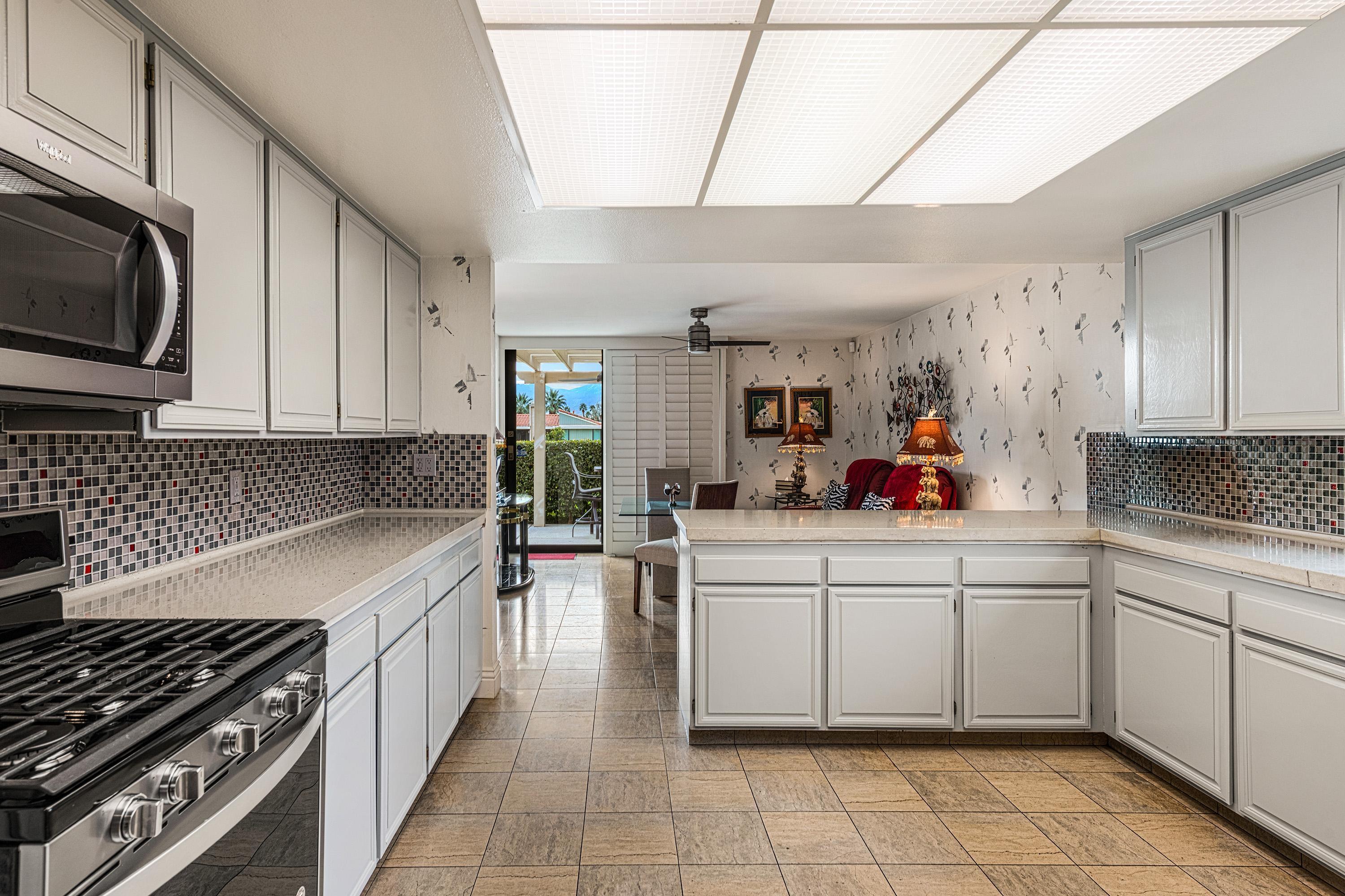 72419 Rodeo Way Rancho Mirage, CA 92270 - Photo 12 of 31 1217