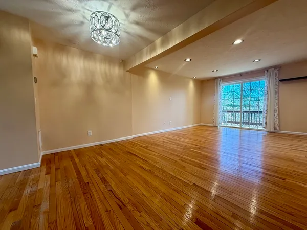 $3,000 | 22 Gates Road, Unit B, Worcester, MA 01603