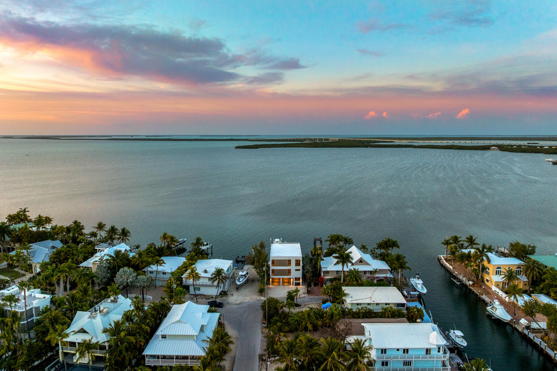 21 Stillwright Way Key Largo, FL 33037 - Photo 7 of 81 Low Profile Modern Estate