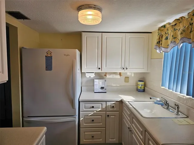$2,400 | 5906 Garden Lane, Unit A22, Bradenton, FL 34207