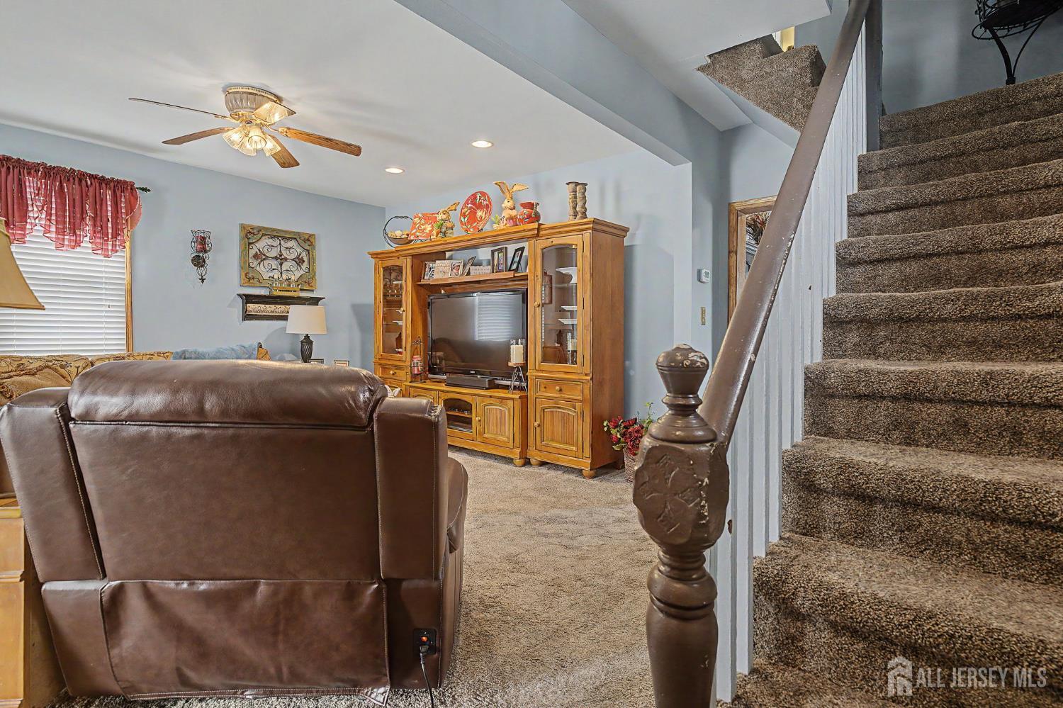 32 Lloyd Street Edison, NJ 08817 - Photo 8 of 32
