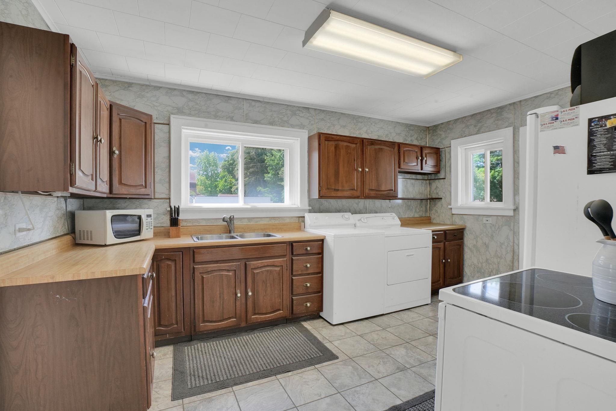 401 North Main St Lake Lake City, MI 49651 - Photo 9 of 39