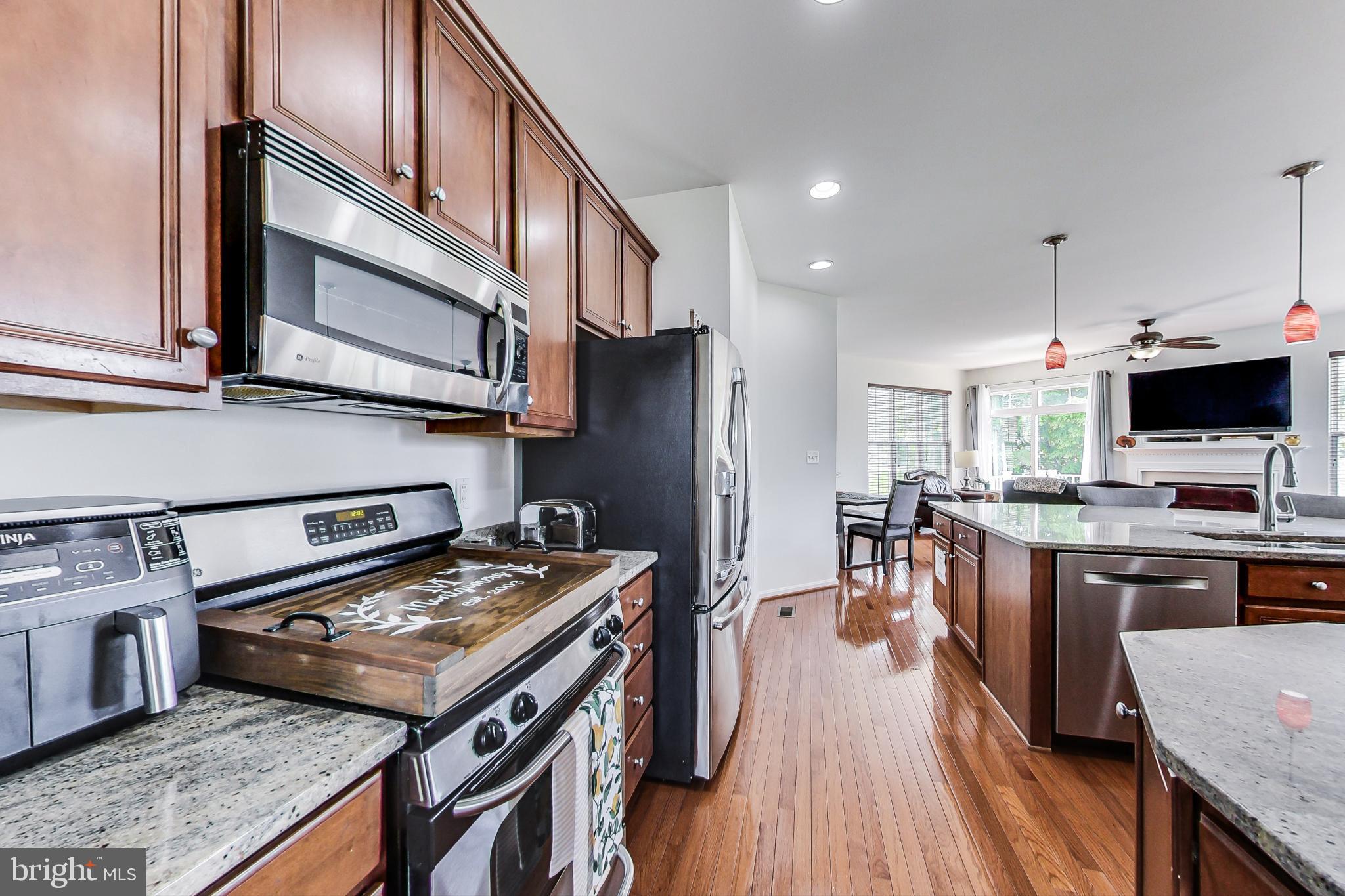 9139 Ribbon Falls Loop Bristow, VA 20136 - Photo 16 of 49 Stainless appliances