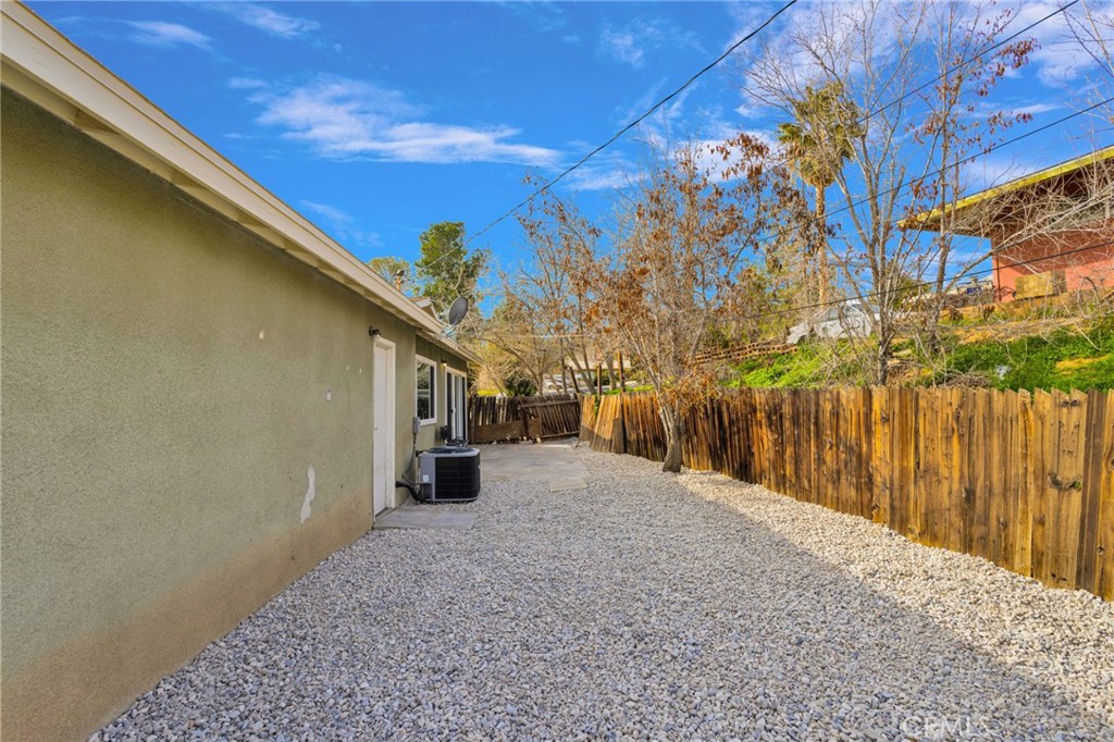 15846 Inyo Street Victorville, CA 92395 - Photo 27 of 44 a view of a backyard of the house