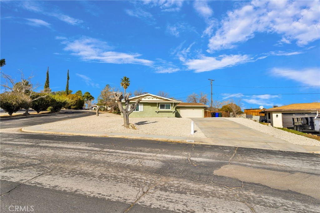 15846 Inyo Street Victorville, CA 92395 - Photo 39 of 44 a view of a town with palm trees