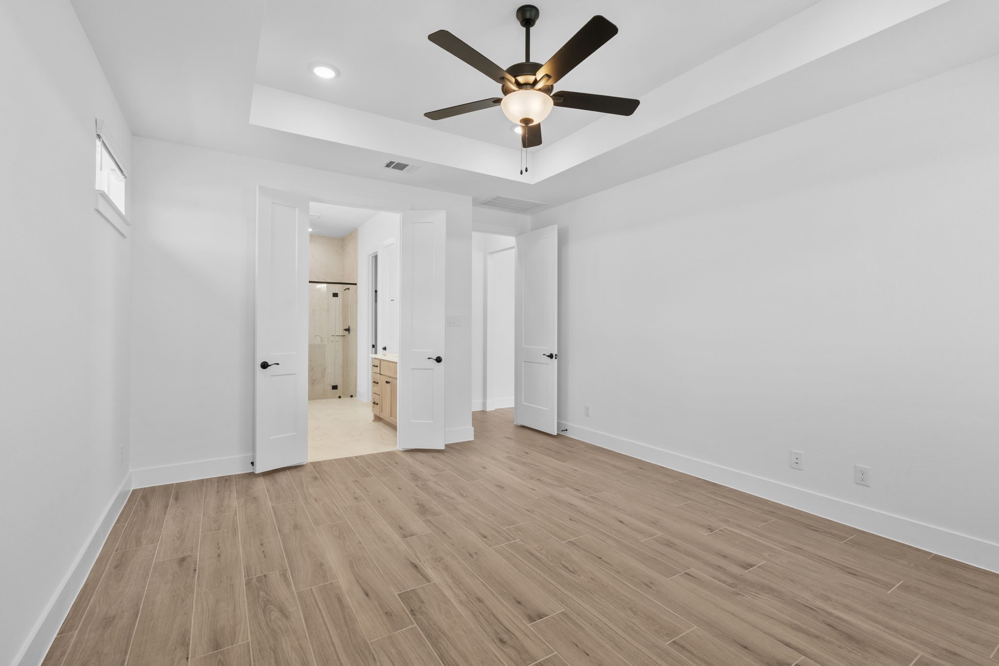 2910 Peach Vly Road Fulshear, TX 77423 - Photo 25 of 35 an empty room with wooden floor and a ceiling fan