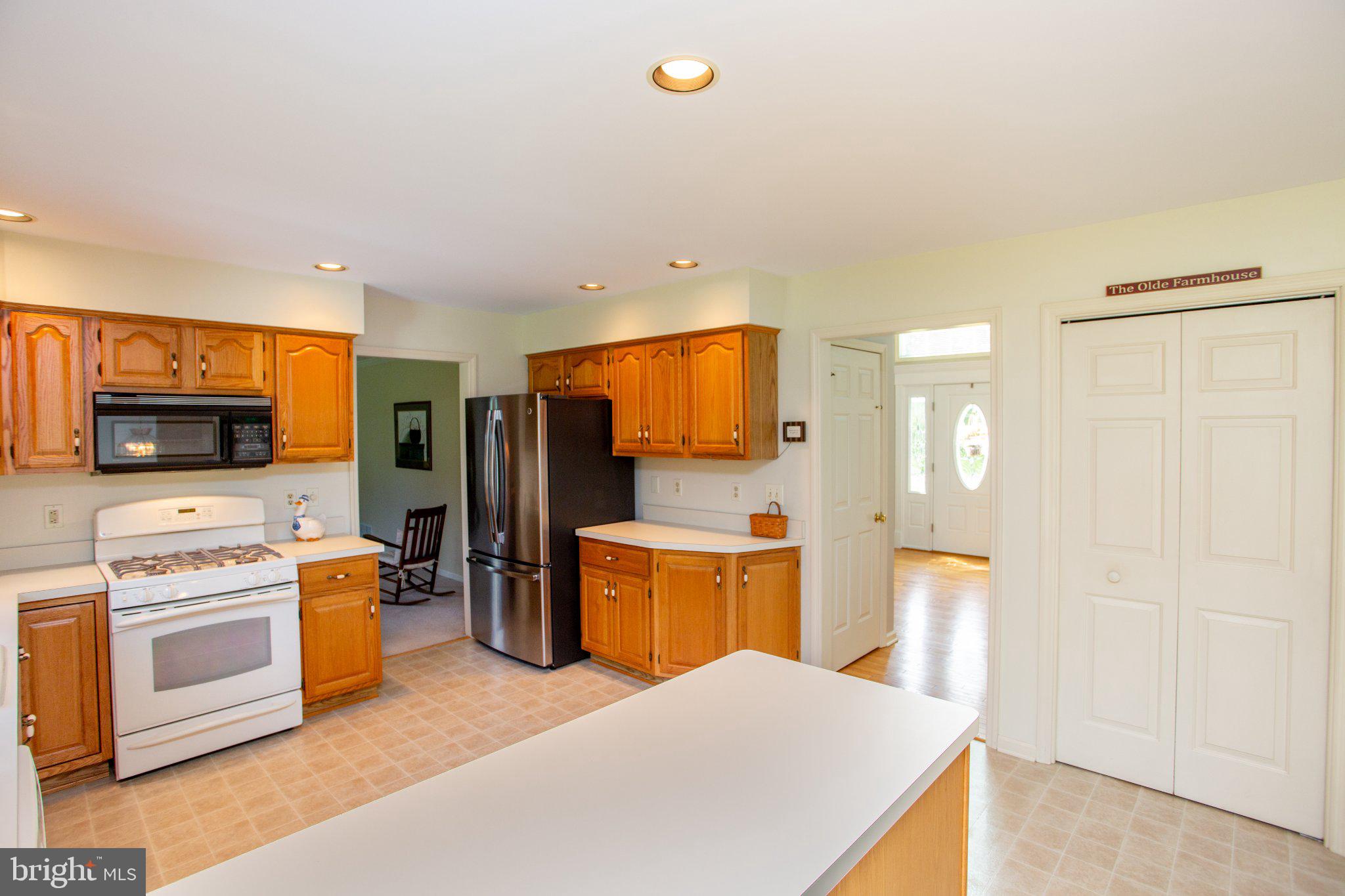 25 Farmhouse Road Milford, NJ 08848 - Photo 16 of 46 Kitchen with ample storage and counter space