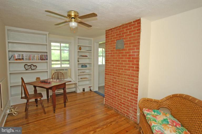 9200 Brown Church Road Mount Airy, MD 21771 - Photo 11 of 29 Den