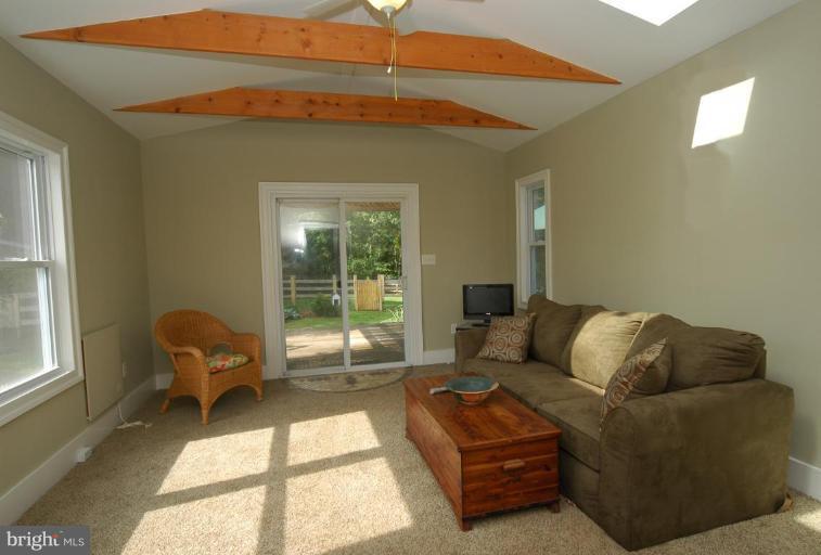 9200 Brown Church Road Mount Airy, MD 21771 - Photo 12 of 29 Family Room
