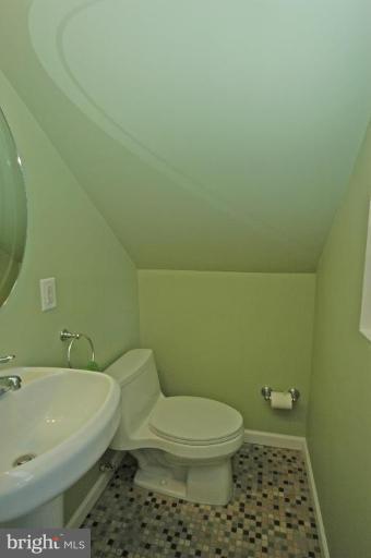 9200 Brown Church Road Mount Airy, MD 21771 - Photo 15 of 29 Half Bath 1