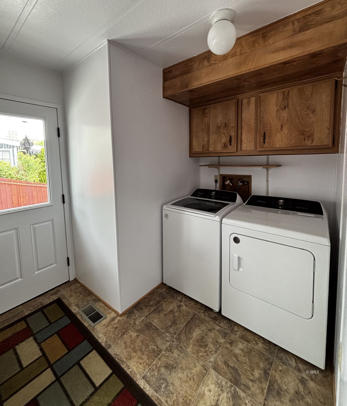 2323 Grazide Circle Bishop, CA 93514 - Photo 15 of 21 Laundry Room