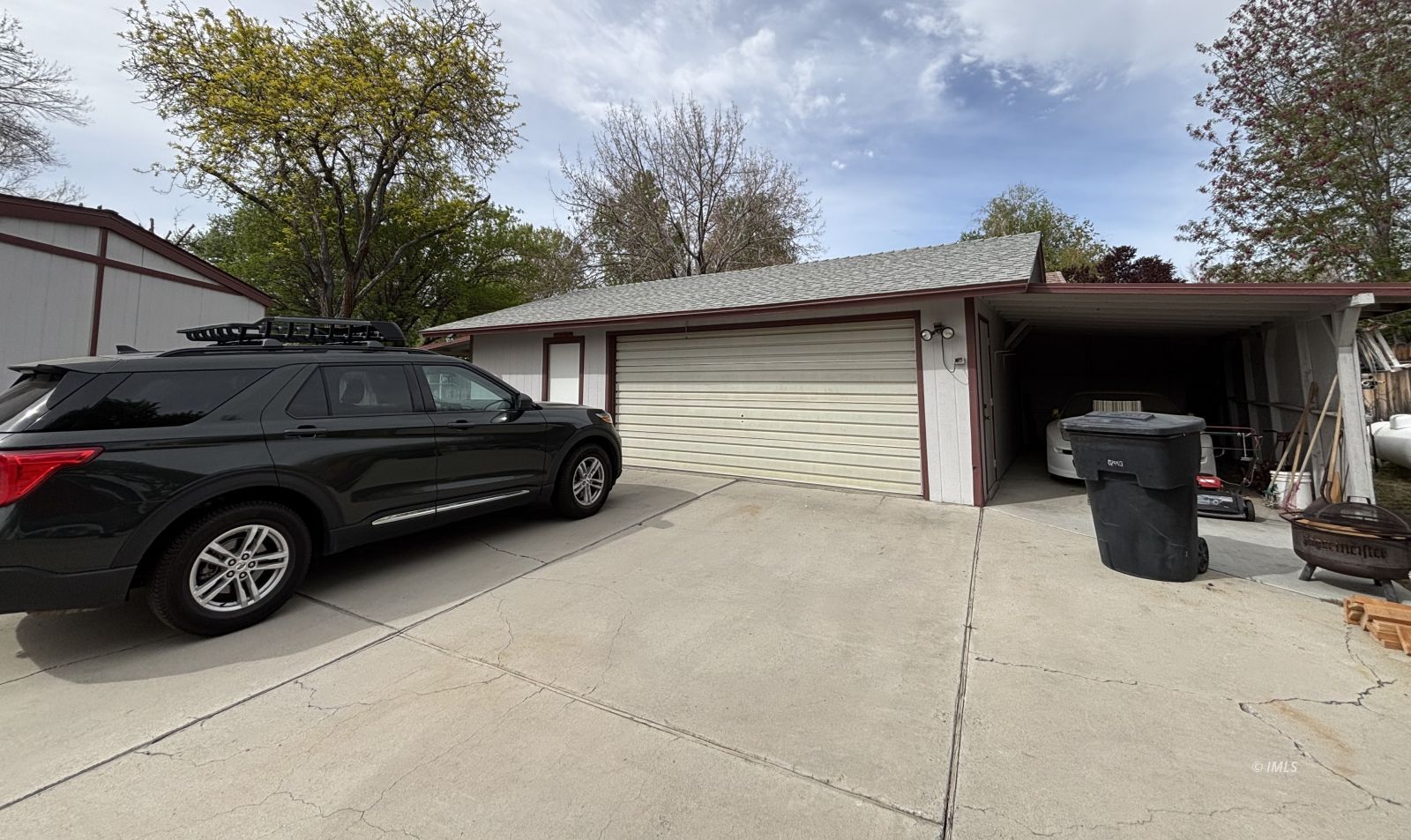 2323 Grazide Circle Bishop, CA 93514 - Photo 20 of 21 Garage