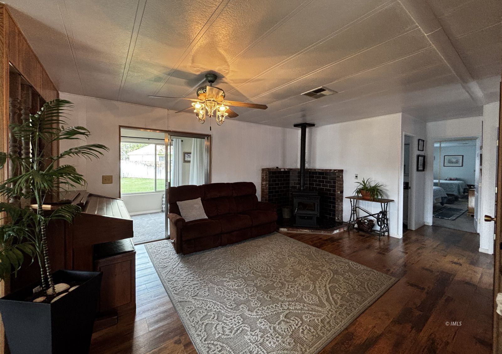 2323 Grazide Circle Bishop, CA 93514 - Photo 5 of 21 Room