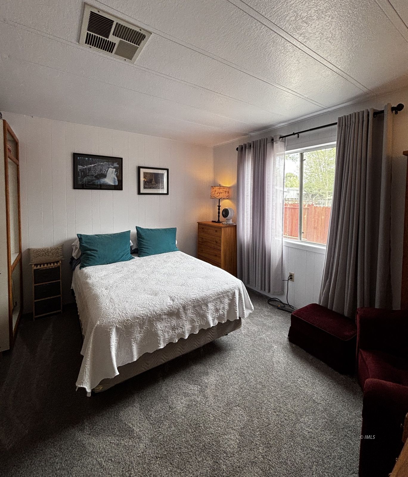 2323 Grazide Circle Bishop, CA 93514 - Photo 9 of 21 Bedroom
