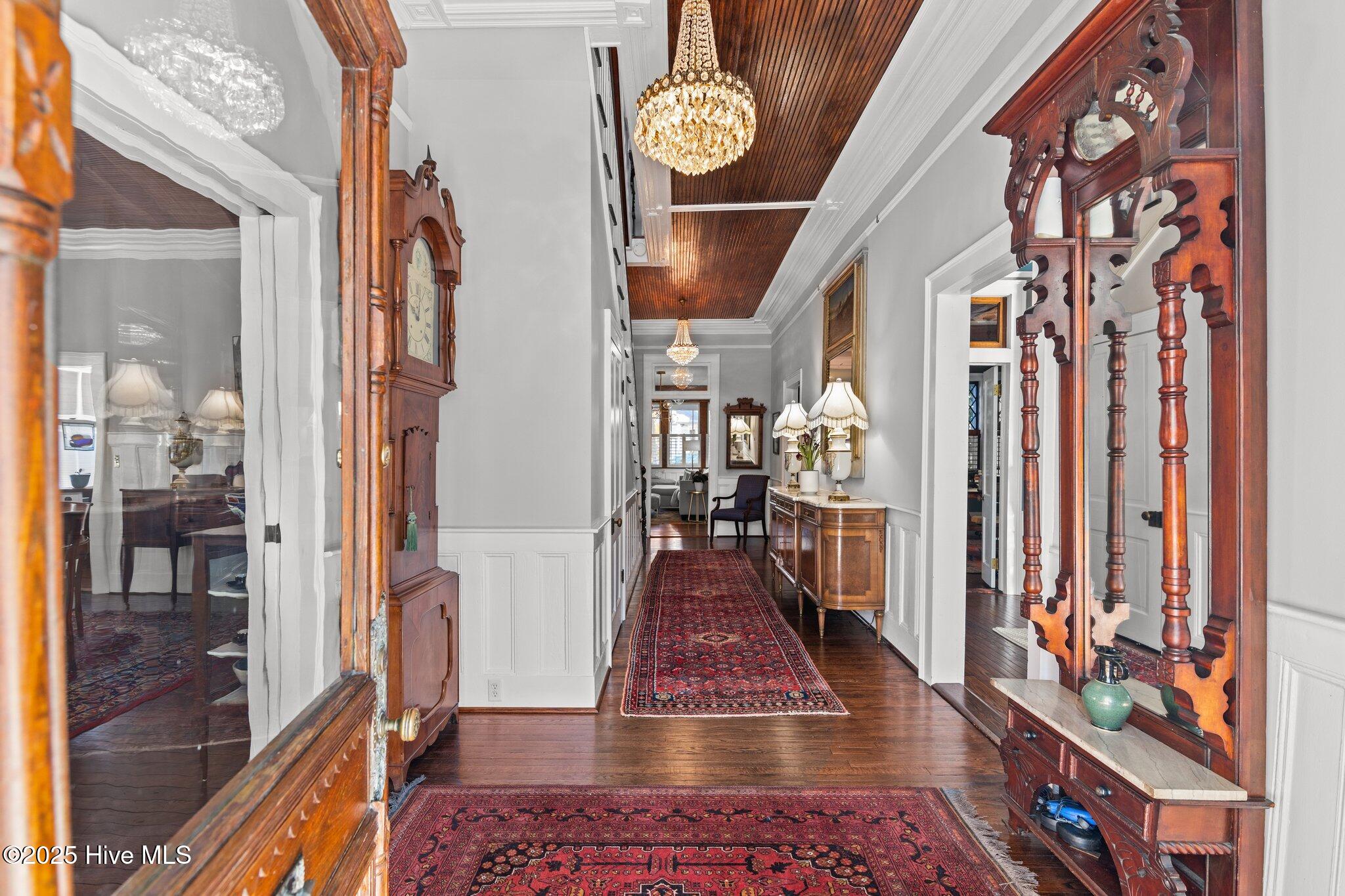 210 New Street New Bern, NC 28560 - Photo 4 of 54 foyer to main home