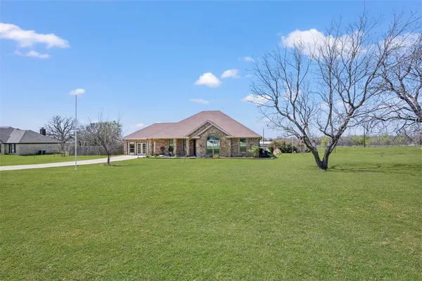 $470,000 | 169 Savannah Drive, Weatherford, TX 76087