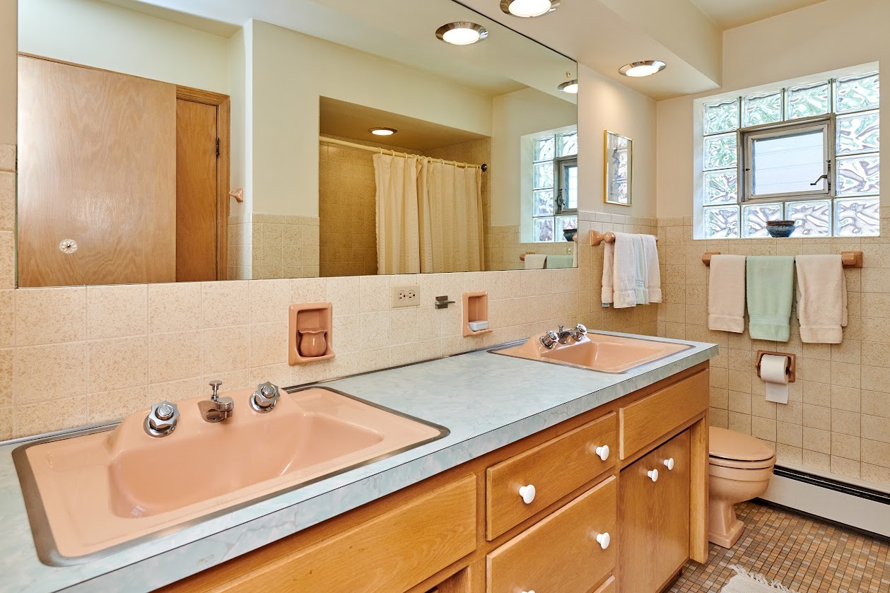 1859 Prairie Avenue Park Ridge, IL 60068 - Photo 16 of 27 a bathroom with a sink and a mirror