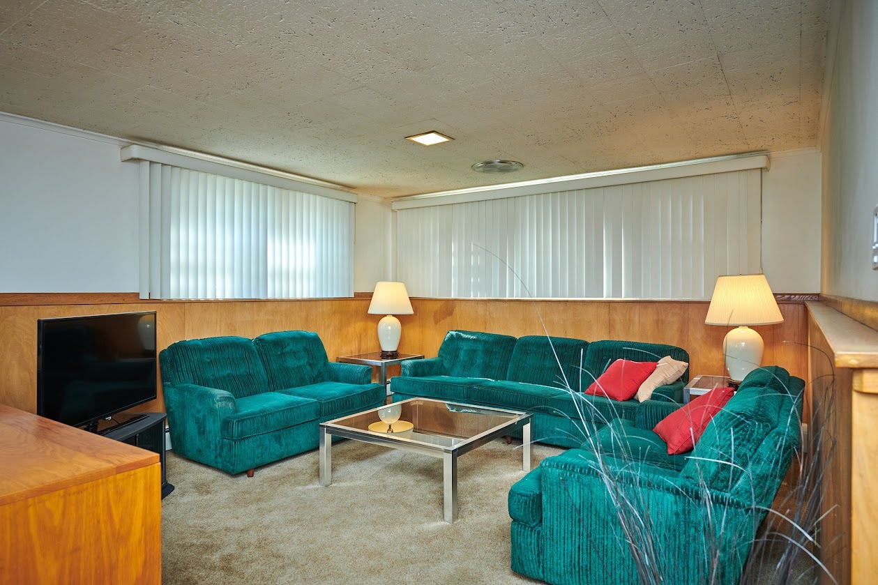 1859 Prairie Avenue Park Ridge, IL 60068 - Photo 18 of 27 a living room with furniture and a couch