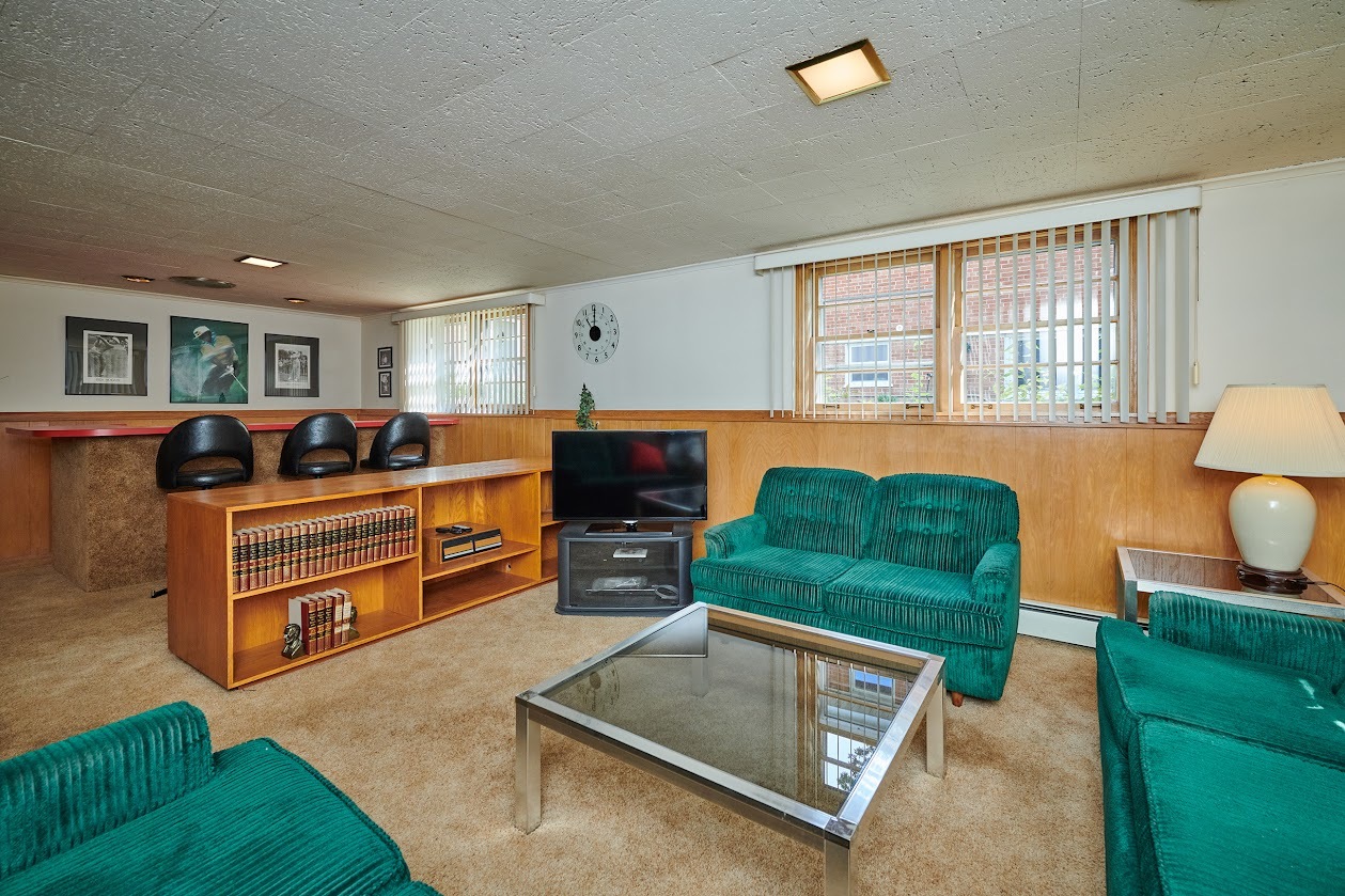 1859 Prairie Avenue Park Ridge, IL 60068 - Photo 19 of 27 a living room with furniture and a window