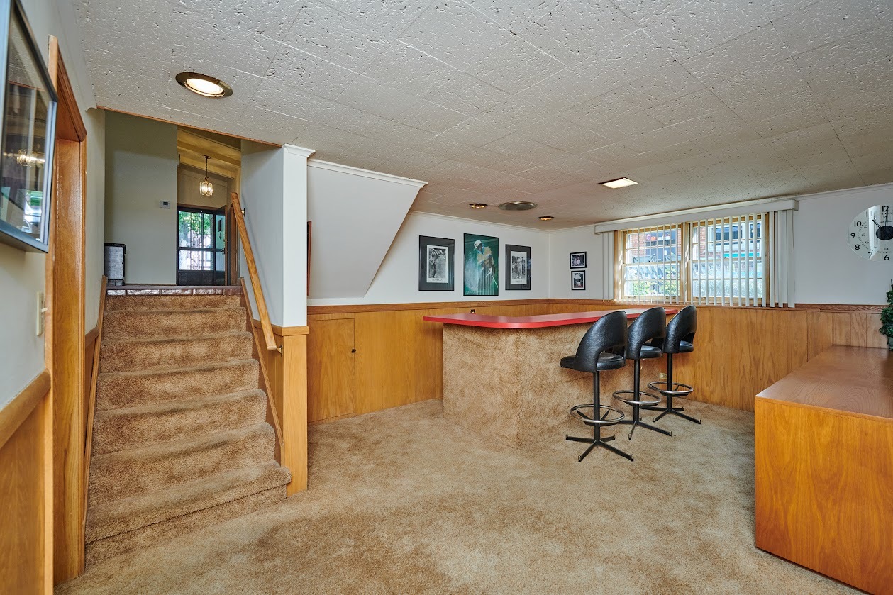 1859 Prairie Avenue Park Ridge, IL 60068 - Photo 20 of 27 a view of a livingroom with furniture and a window