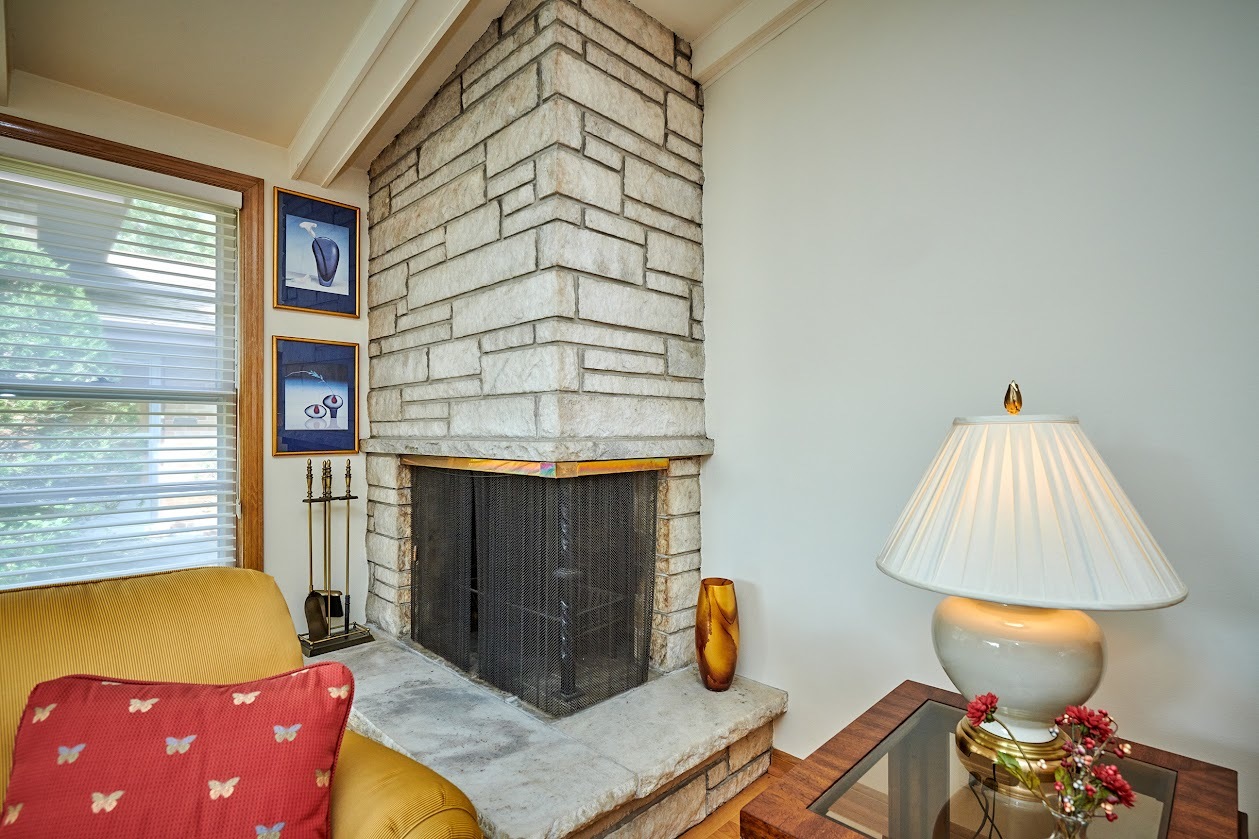 1859 Prairie Avenue Park Ridge, IL 60068 - Photo 9 of 27 a bedroom with a bed and a window