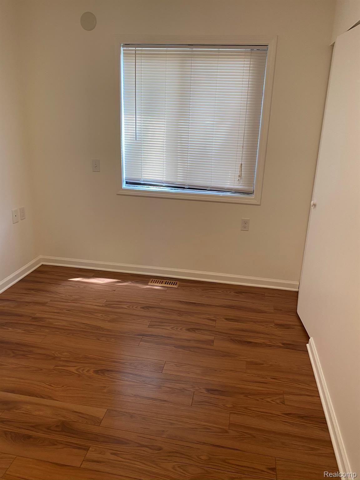 205 East Jolly Road, Unit 8 Lansing, MI 48910 - Photo 15 of 23 IMG_1679.JPEG