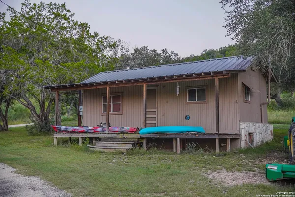 a view of a bunch of trees and houses