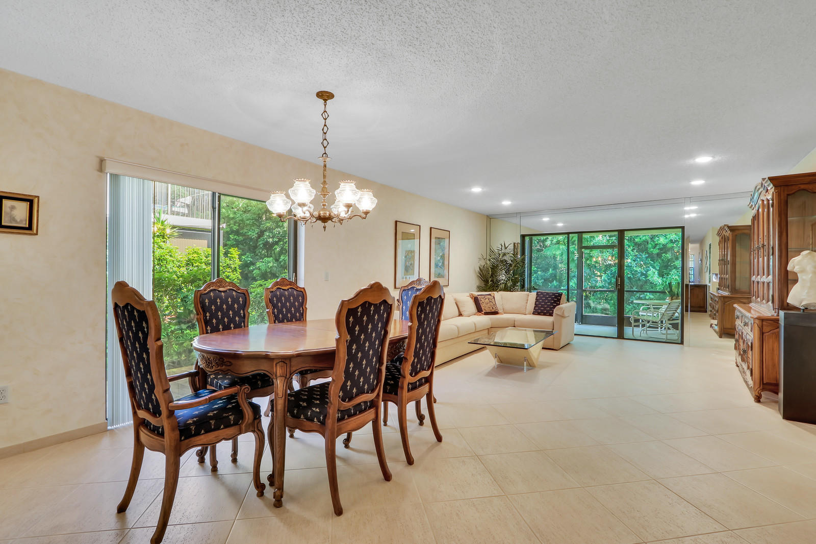 09_Image_10_of_35_mls