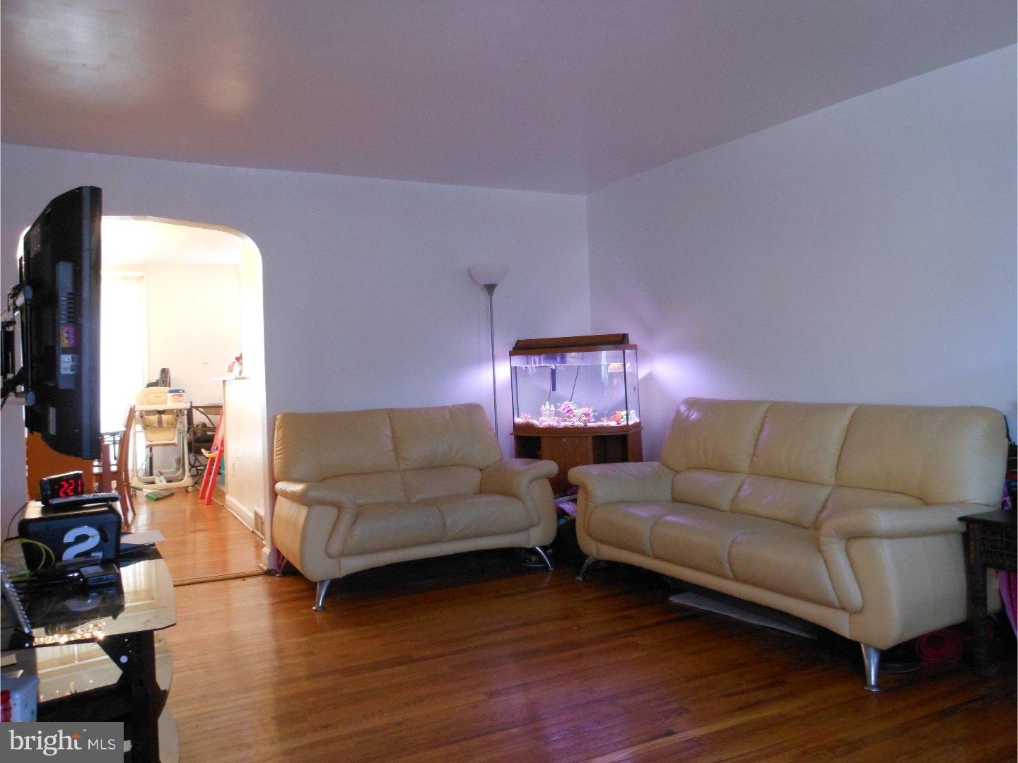 7502 Brockton Road Philadelphia, PA 19151 - Photo 3 of 14 Living Room