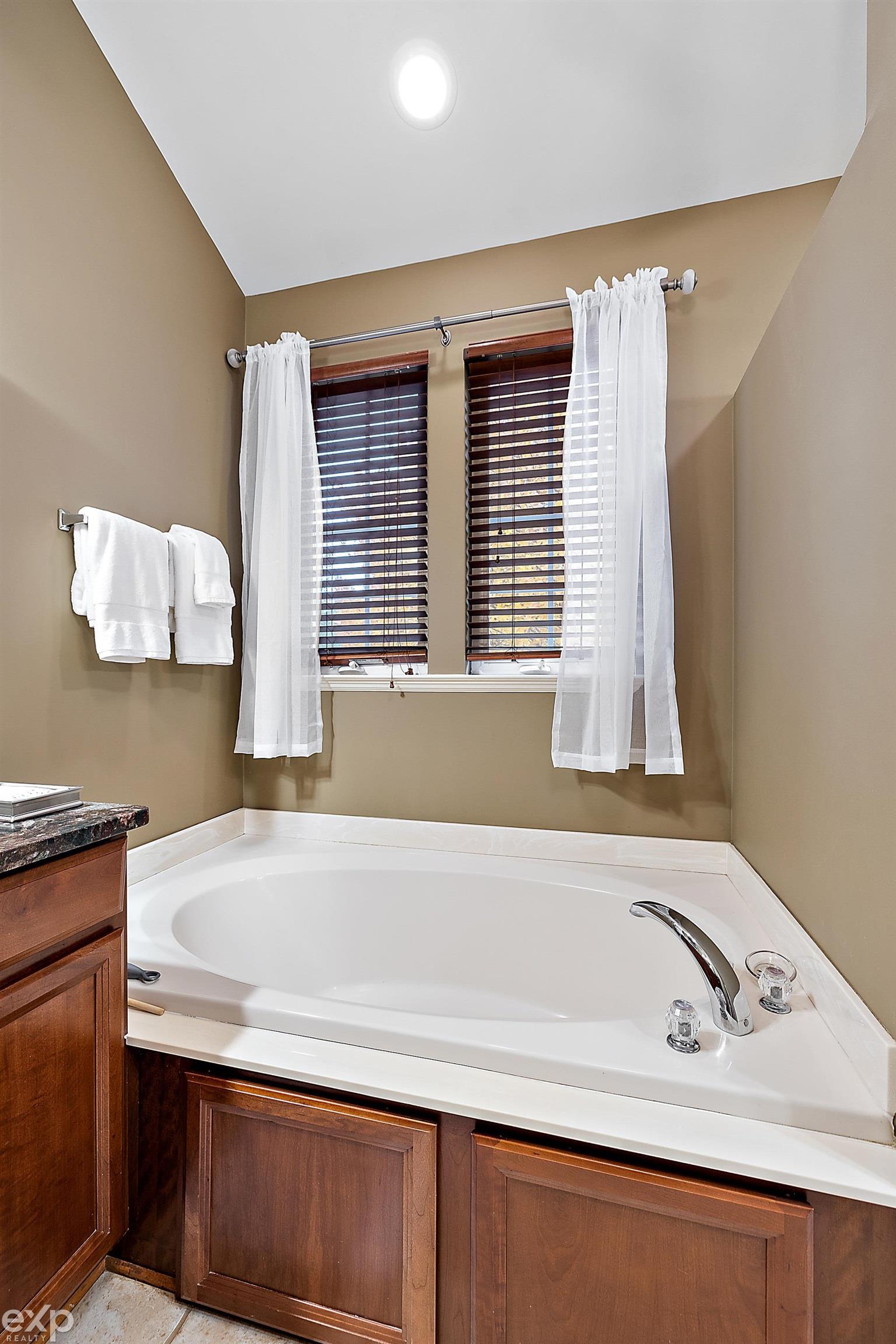 647 Telya Ridge Milford, MI 48381 - Photo 28 of 56 50126626-27.JPG
