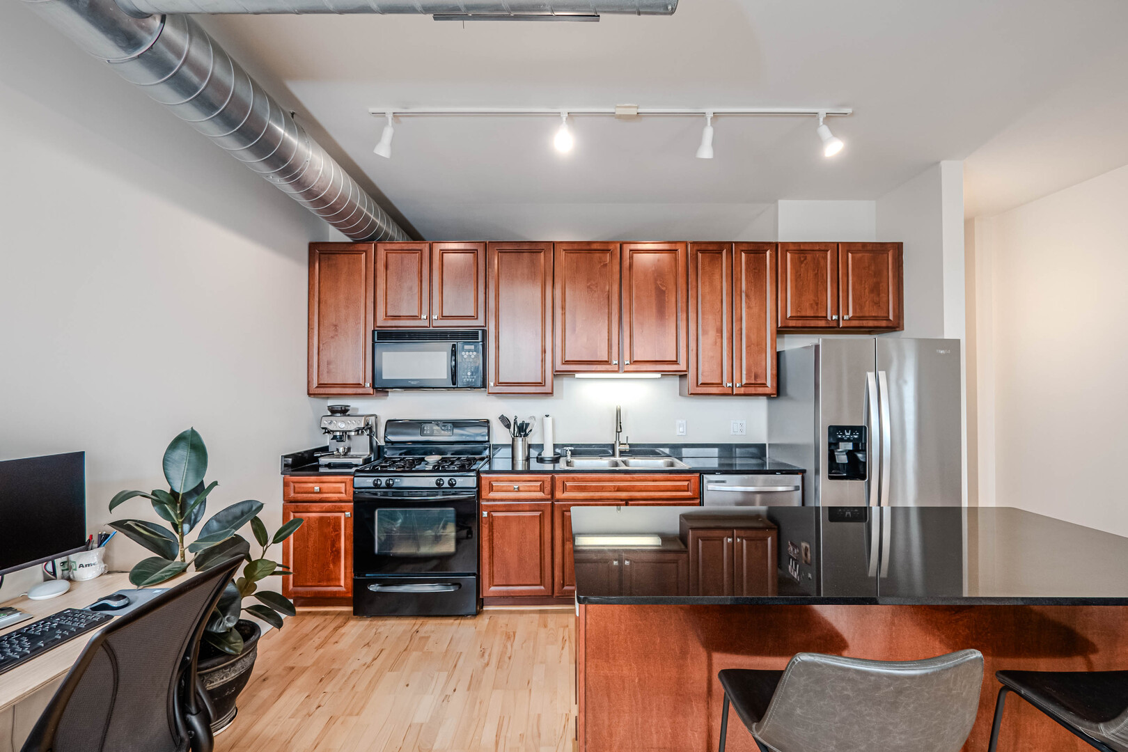 Undisclosed Address Chicago, IL 60607 - Photo 6 of 17