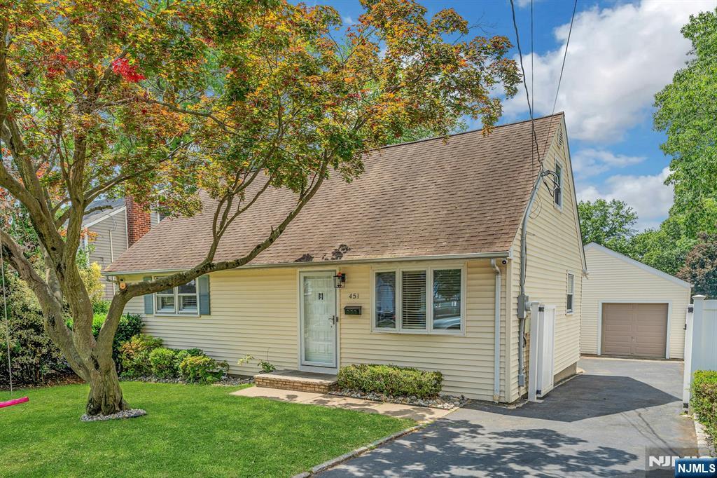 451 Chestnut Street Nutley, NJ 07110 - Photo 2 of 33