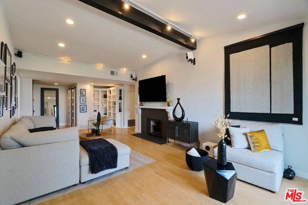 4600 Vía Dolce, Unit 301 Marina del Rey, CA 90292 - Photo 9 of 32