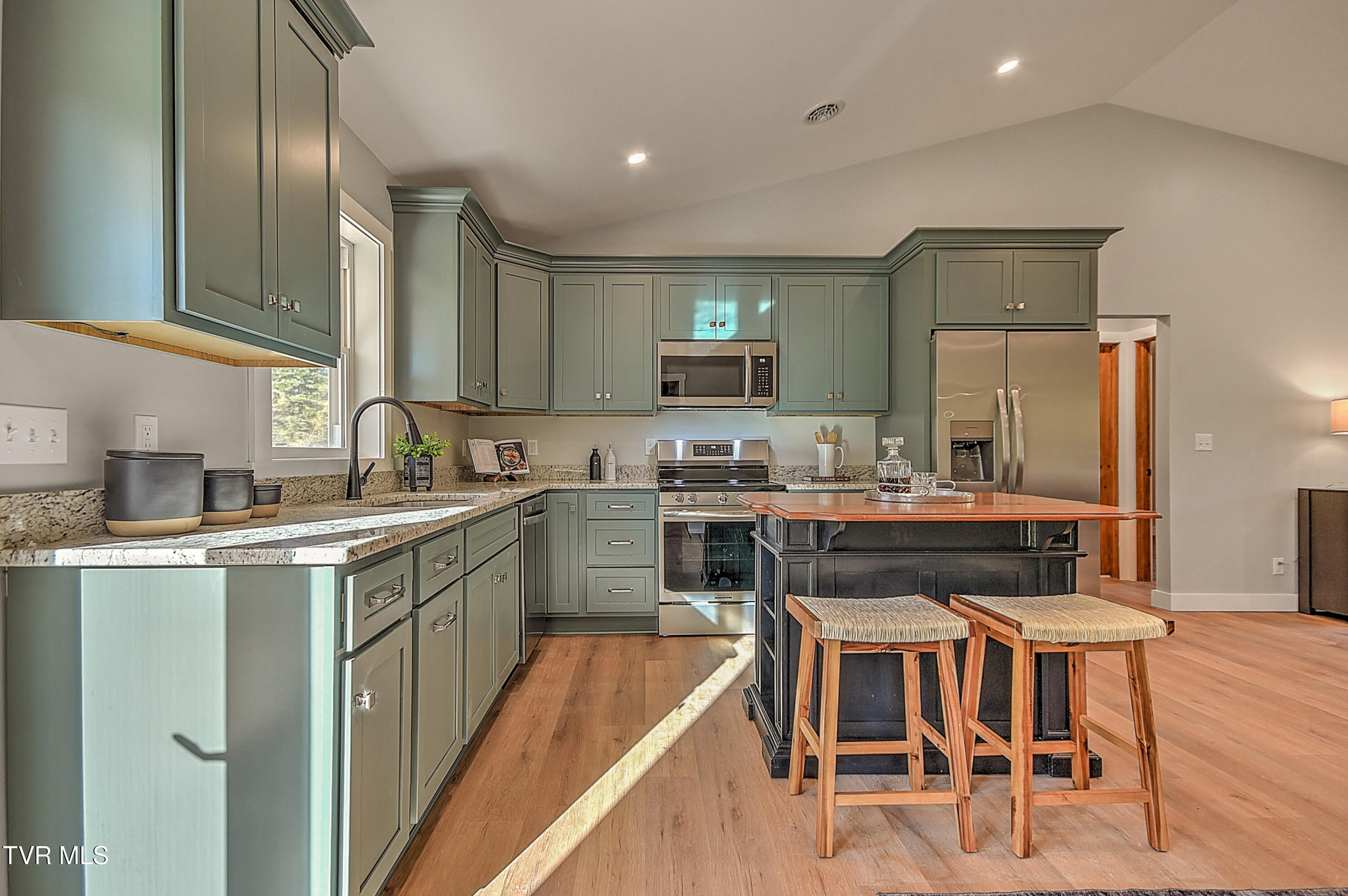 15216 Bordwine Road Bristol, VA 24202 - Photo 15 of 47 15216 Bordwine GUnit-21