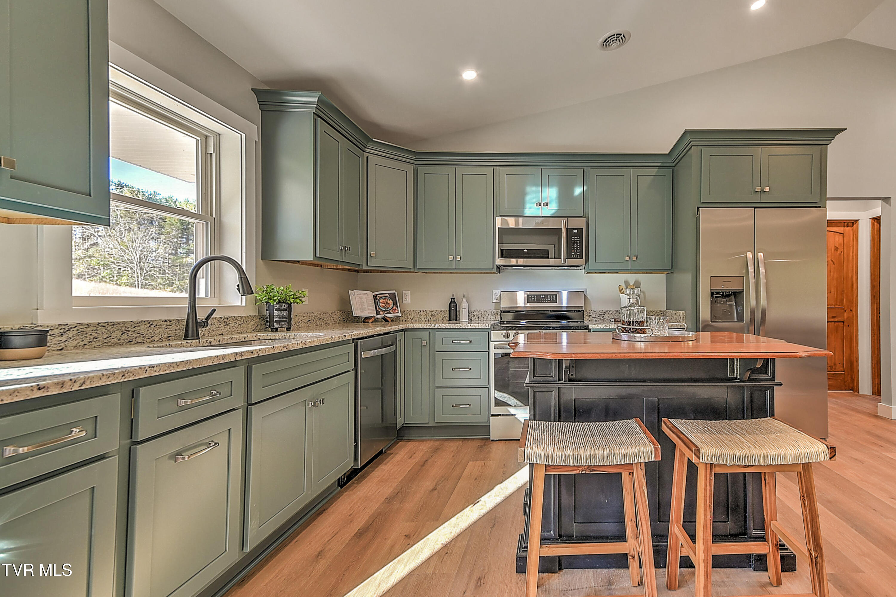 15216 Bordwine Road Bristol, VA 24202 - Photo 16 of 47 15216 Bordwine GUnit-22