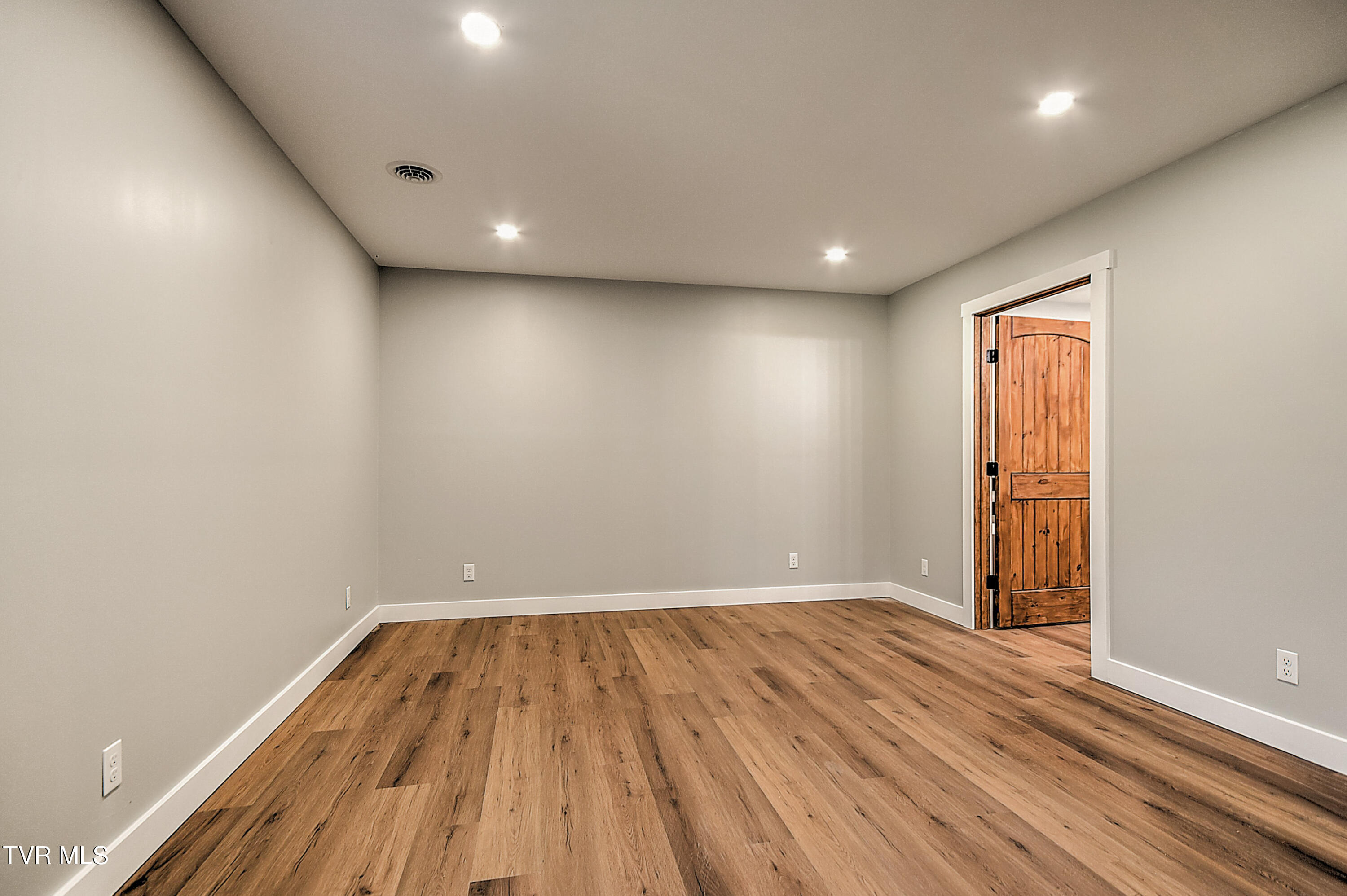 15216 Bordwine Road Bristol, VA 24202 - Photo 22 of 47 15216 Bordwine GUnit-32