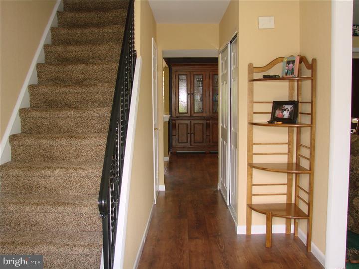 587 Coach Road Horsham, PA 19044 - Photo 2 of 17 Foyer