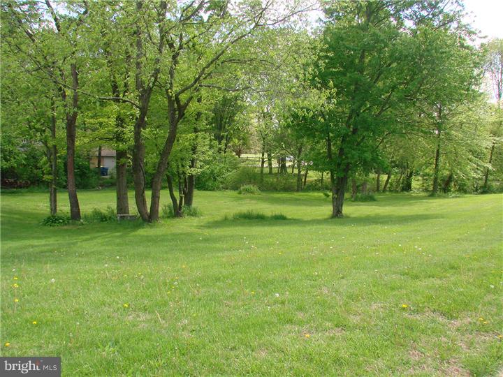 587 Coach Road Horsham, PA 19044 - Photo 17 of 17 Exterior Side