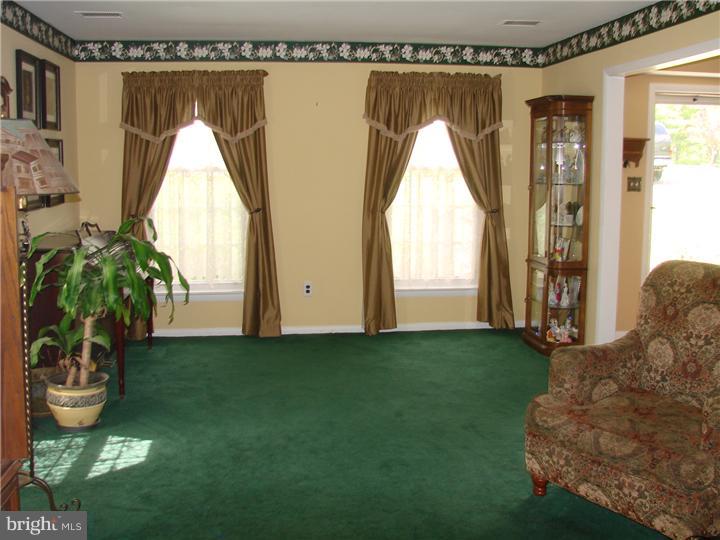 587 Coach Road Horsham, PA 19044 - Photo 3 of 17 Living Room
