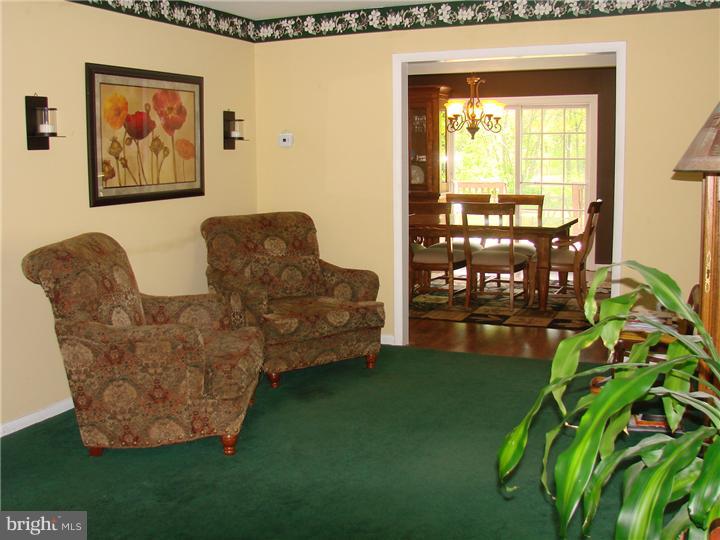 587 Coach Road Horsham, PA 19044 - Photo 4 of 17 Living Room